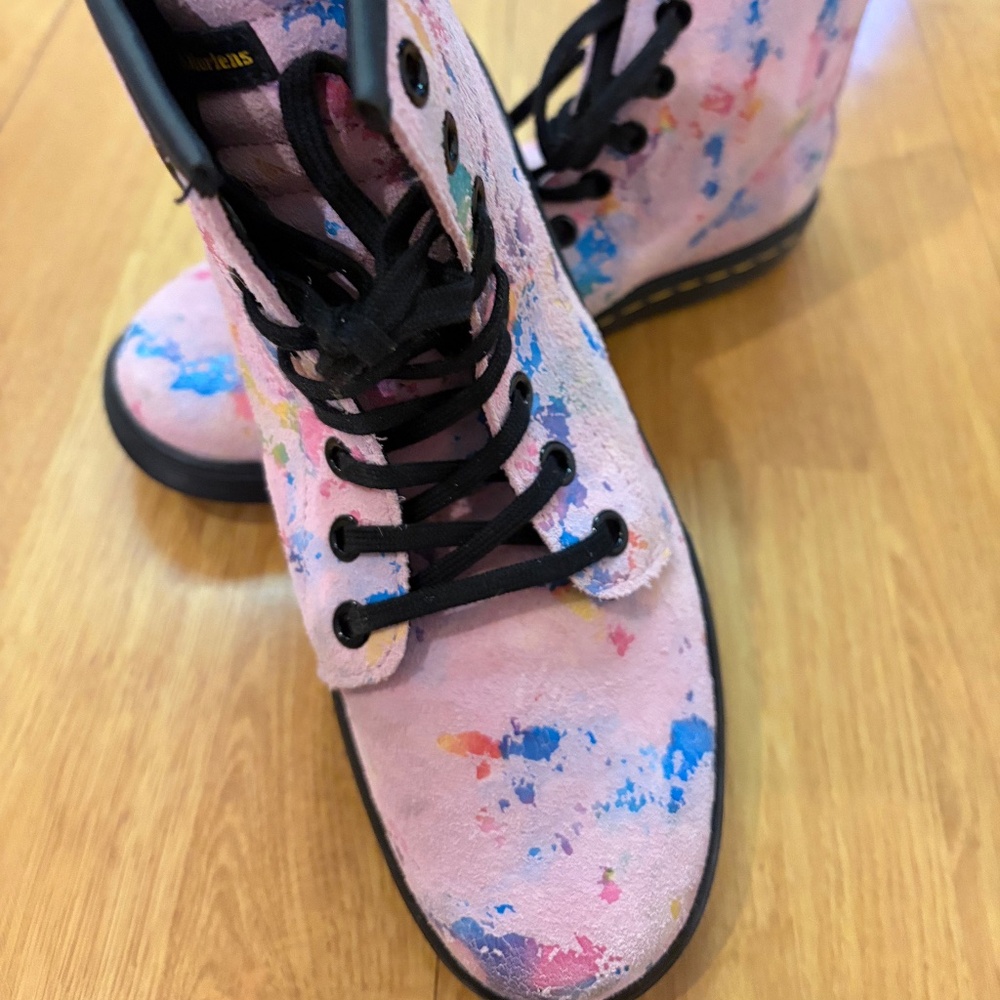 DR. MARTENS Sheridan Pink Rainbow Burst Suede Boots Women's Size 7 Lace Up New